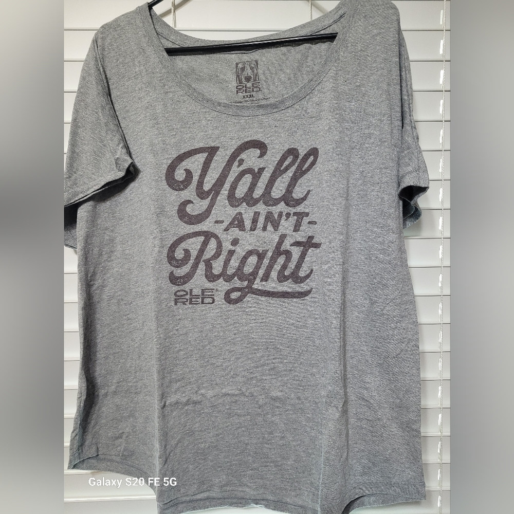 Women's "ya'll ain't right" graphic t-shirt